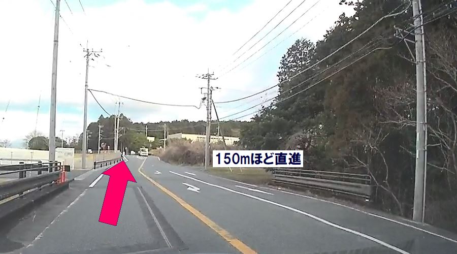 少し進んで右折